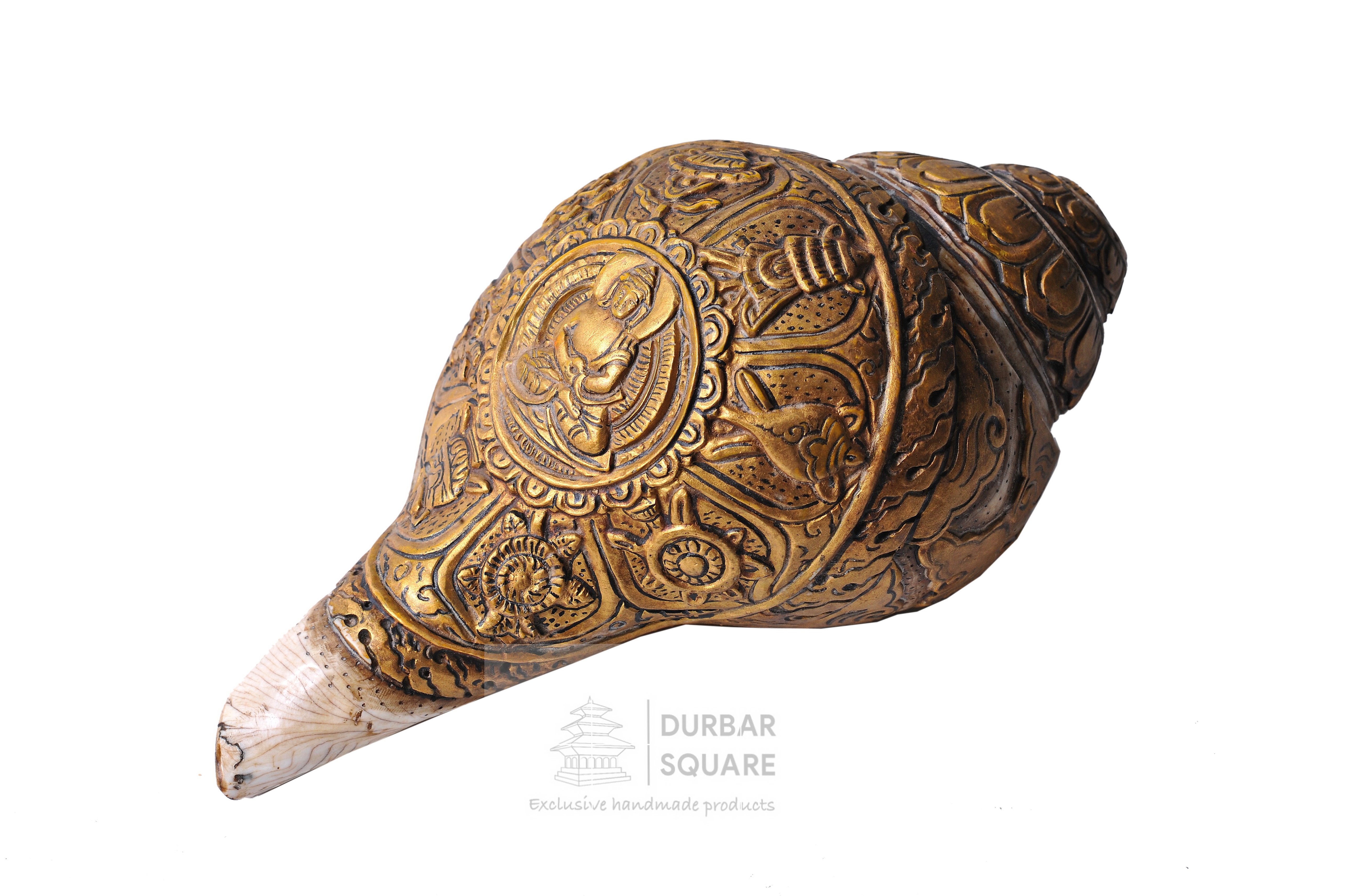 Gold-plated conch shell engraved with a Buddha medallion and the eight auspicious symbols